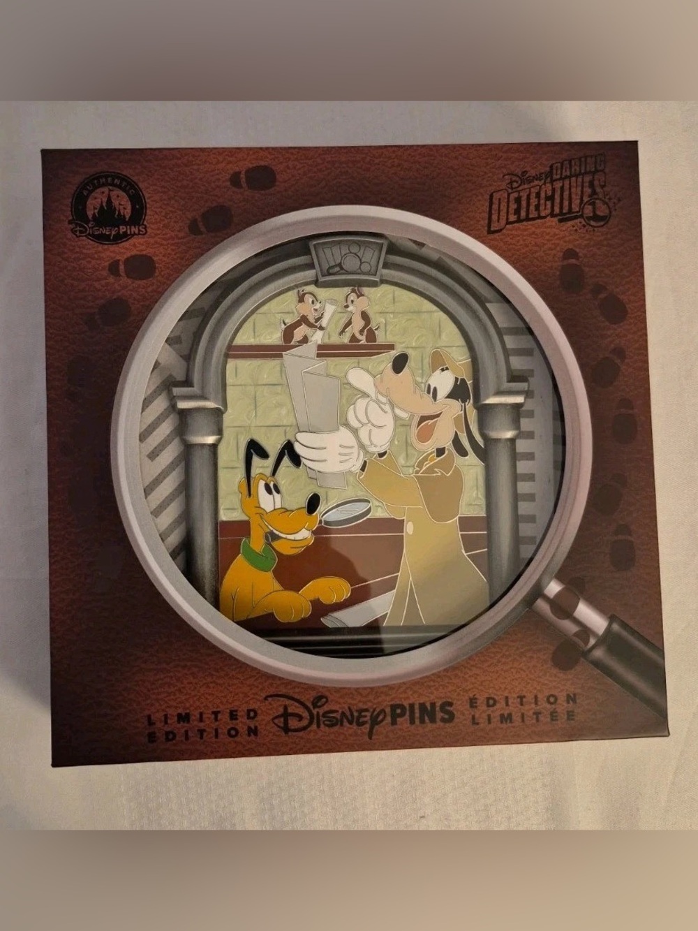 Disney Daring Detectives Jumbo Pin - Goofy and Friends - LE 2000 - NEW